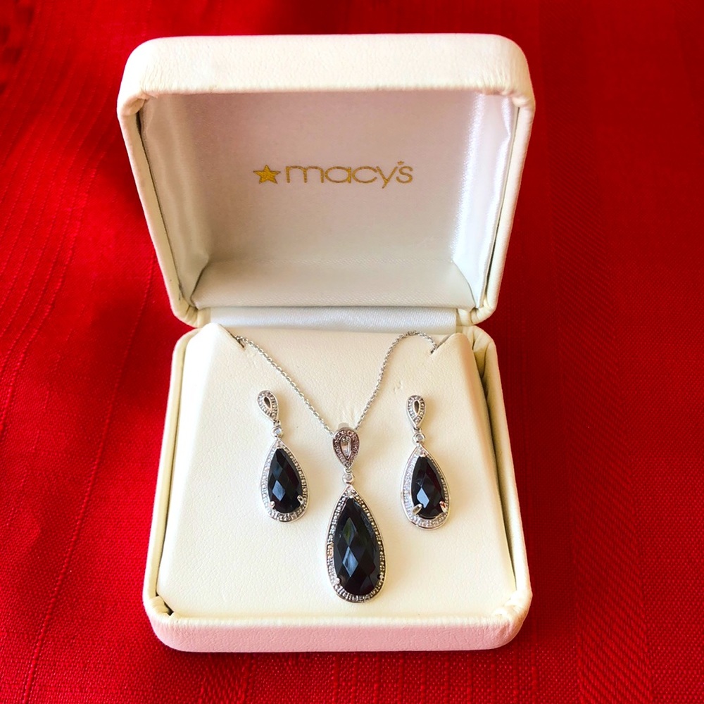 BRAND NIB! Silver 925 Stamped tear drop black onyx necklace / earring set